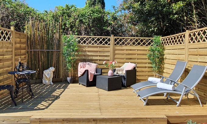 Epargnes Cottage | Hideaway gite for 2 with private garden and sundeck, close to Atlantic beaches.
