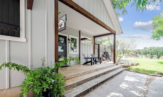 Fredericksburg House | Hideaway in Fredericksburg w/Hot Tub + Fireplace
