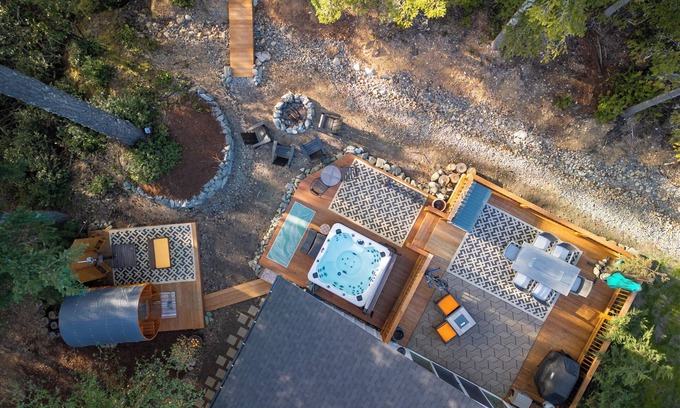 Grapeview Cabin | Hideaway Retreat | Hot Tub, Sauna & Game Room
