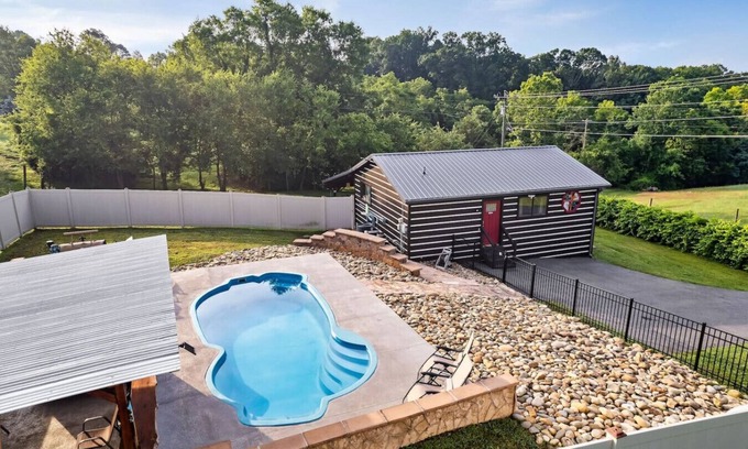 Kodak Cabin | Hideout Haven- Hot Tub & Private Pool