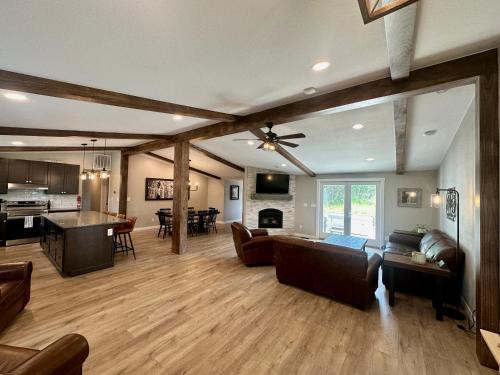 Sedalia House | Hier Hideaway - Hot Tub - Fire Pit - King Beds