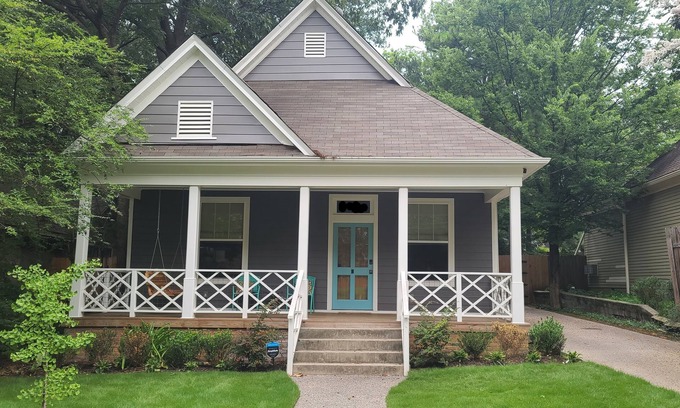 East Midtown House | Higbee House, your home away from home and then some.