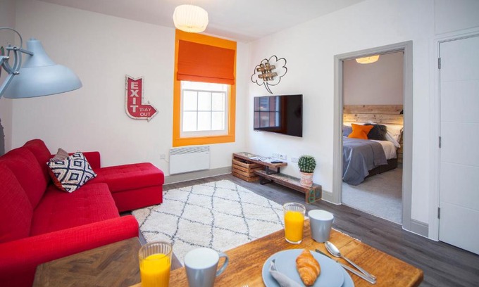Saint Paul's Apartment | higgihaus@century place (#23)