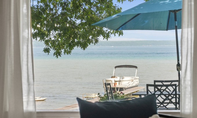 Higgins Lake House | Higgins Lakefront Hideaway