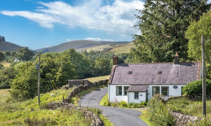 Thornhill Cottage | HIGH AUCHENBRACK, pet friendly, character holiday cottage in Moniaive
