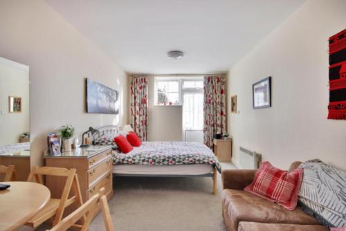 Sevenoaks Apartment | High Banks studio