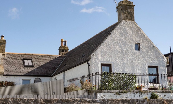 Findhorn Cottage | HIGH BEACH, family friendly, character holiday cottage in Findhorn