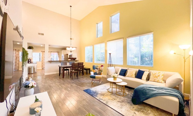 Elk Grove Villa | High Ceiling & Amazing backyard & family Kids friendly