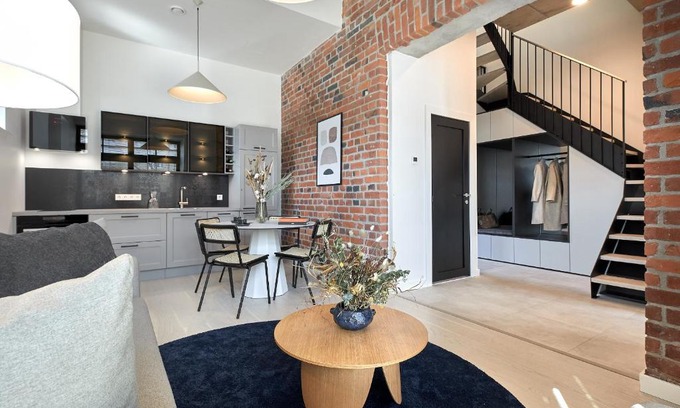 Tondi Apartment | High ceiling loft with its own backyard and a terrace