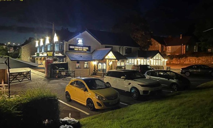 Pontyclun Hotel | High Corner Hotel