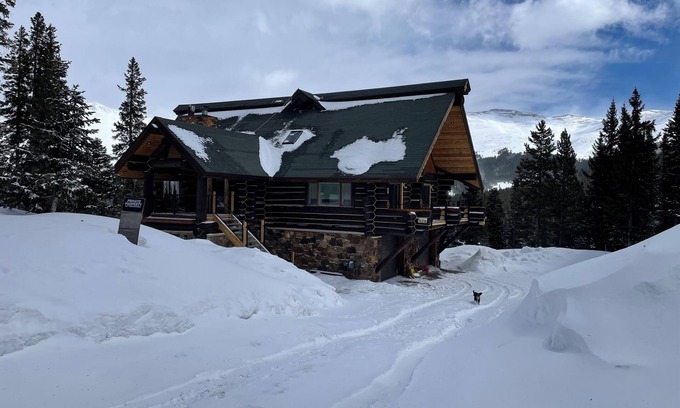 Quandary Village Ski Chalet | High Country Cabin