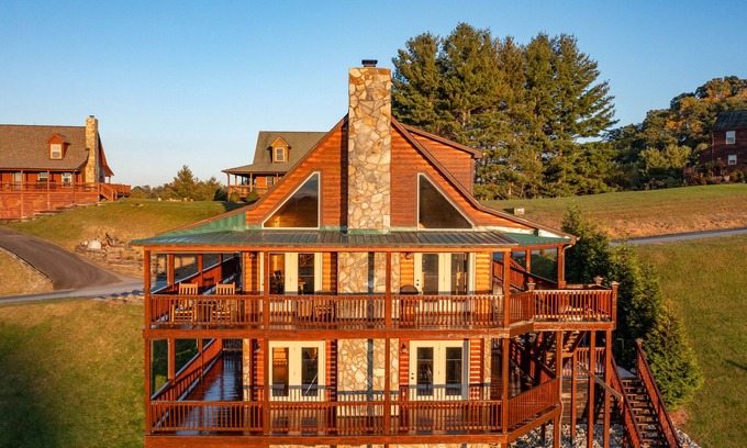 Piney Creek Cabin | High Country Cabin - Best VIEWS abound! See NC/TN/VA mountains from all levels!