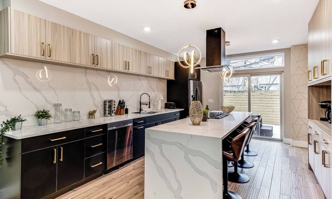 Point Breeze House | High End Downtown 4B/4B +Roof Deck&Patio+Sleeps 16