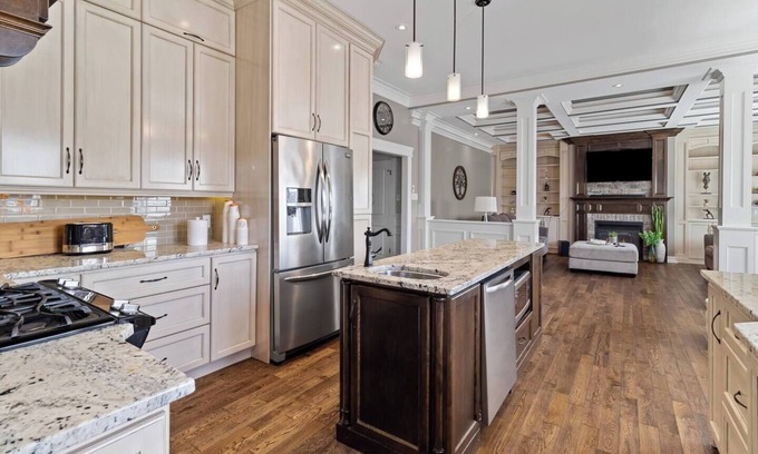 Terra Nova House | High-end Home with Great Features in Southlands