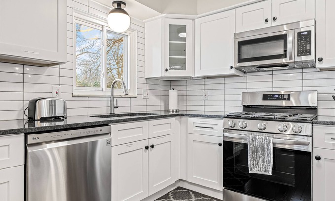 Taylor House | High End Ranch - 3 Bed 2 Bath - Taylor