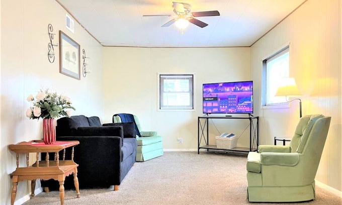 Van Wert House | High - Family Neighborhood, Pet Friendly