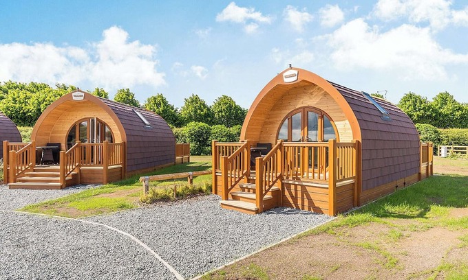 Arnold Cottage | High Farm Deluxe Pod (Pet)