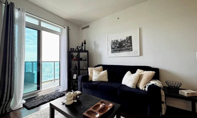 Thornhill Condo | High Floor Beautiful View Condo in Thornhill