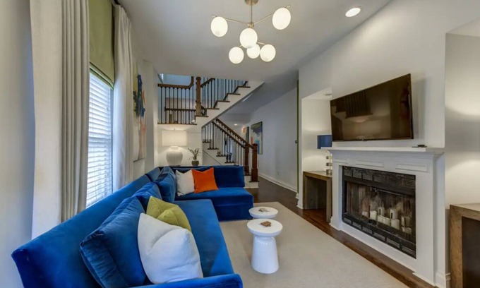 Midtown House | High Luxury Vacation Rental in Midtown- Gorgeous! Sleeps 6 w/2 full bathrooms!