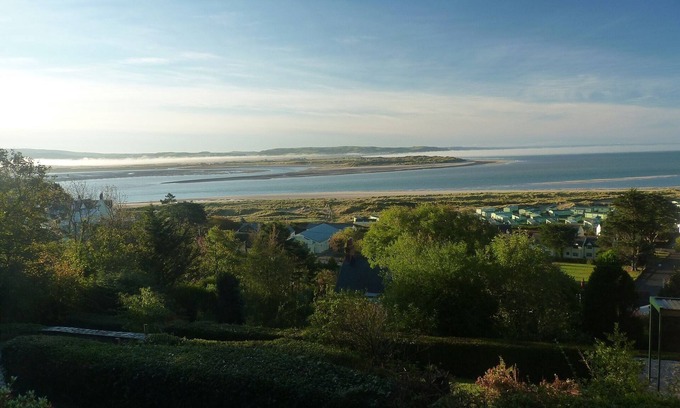 Aberdovey House | High Mead - Detached Family House In A Quiet Location With Spectacular Views