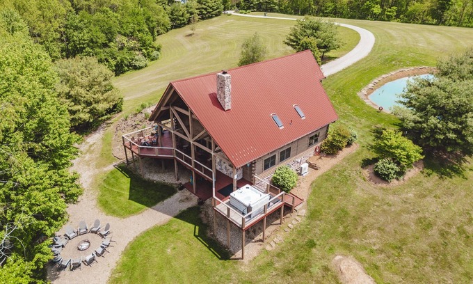 Rockbridge Cabin | High Meadows Lodge:Nature trails,Private 20+acres,Hot Tub,Fire Pit, Wifi