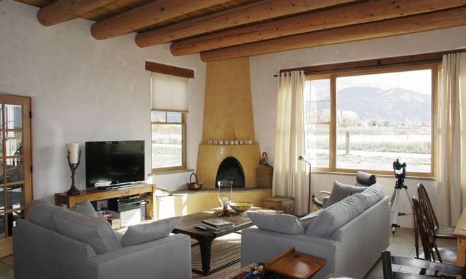 Arroyo Seco House | High Mesa Cottage - Stunning Adobe Between Ski Area and Town