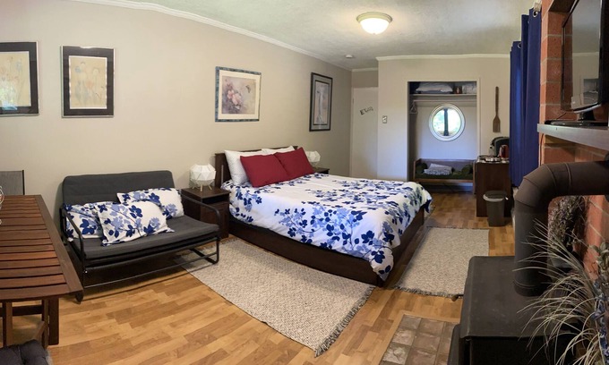 Pender Island Apartment | High on the Hill, with Privacy