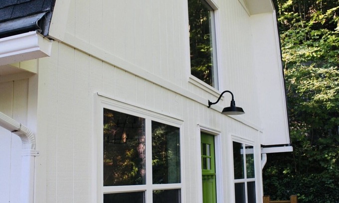 Highlands Cabin | High On the Hill - In Town Highlands!