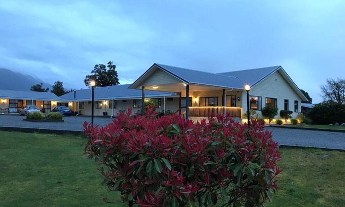 Fox Glacier Hotel | High Peaks Hotel