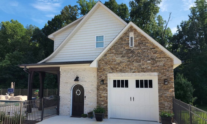 High Point Apartment | High Point Furniture Market Gem! 1 bed/bath studio apartment