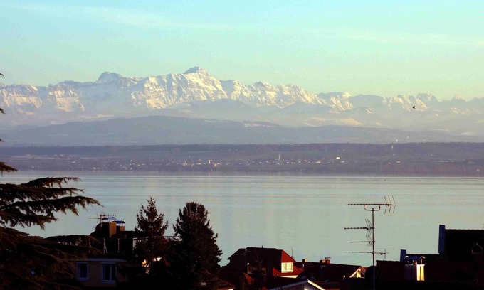 Meersburg Condo | High quality apartment with balcony and stunning lake and Alpine views