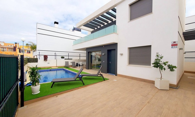 Orihuela Costa Villa | High quality equipped villa with heatable pool in quiet location