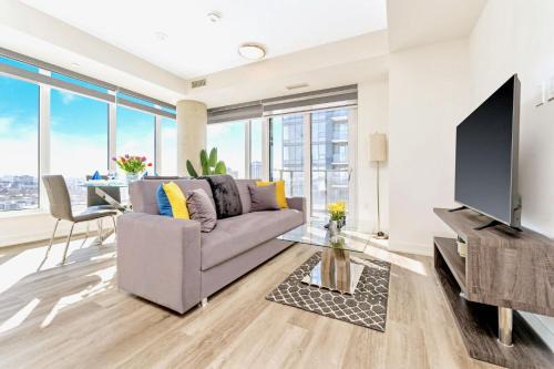 Kitchener Apartment | High Rise 1BR Building w Gorgeous Views