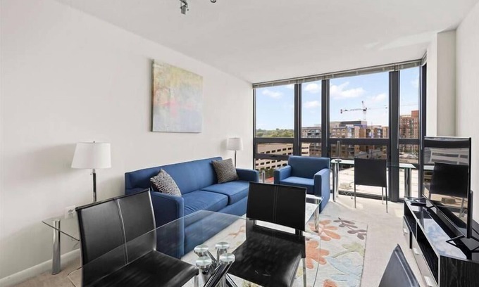 Aurora Highlands Apartment | High-Rise 1BR in National Landing | Rooftop, Spa, Metro