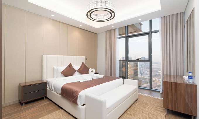 Business Bay Apartment | High-Rise 2BR Luxe King Beds