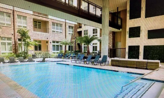 MacGregor Condo | High Rise Condo/Apartment in the Medical Center Area