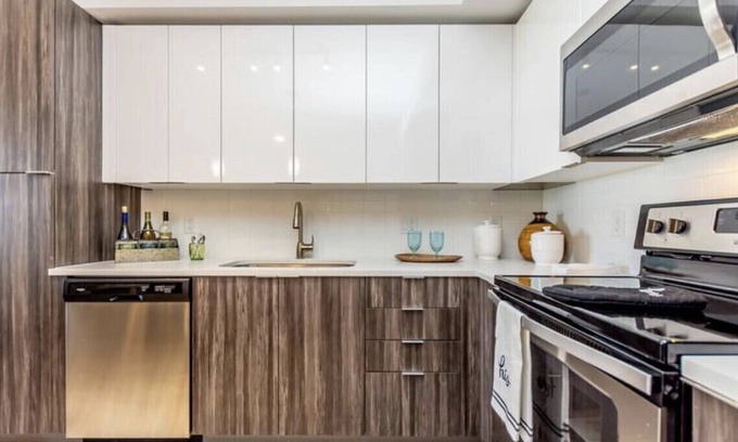 Riverwalk Fort Lauderdale Apartment | High rise condo with balcony views and night life.