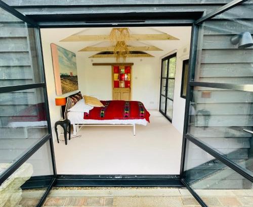 Farnham Apartment | High spec studio cabin-Farnham centre