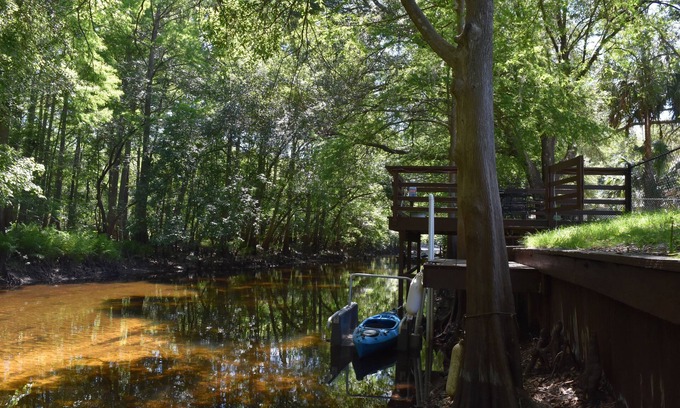 Dunnellon House | High speed internet, bikes kayaks fenced backyard, pet friendly on Withlacoochee