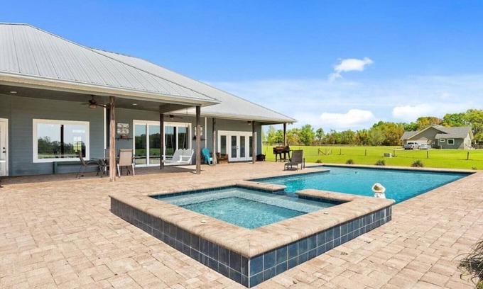 Alachua House | High Springs Farm · House in High Springs with Pool - Close to town