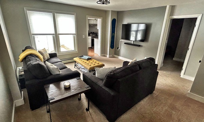 Waterbury Apartment | High Street Hideaway- Cozy 2-bedroom apartment with WiFi, in welcoming Waterbury