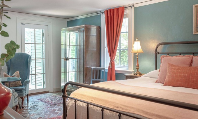North Downtown Apartment | High Street Inn Altamont Room | 1 Bed, 1 Bath