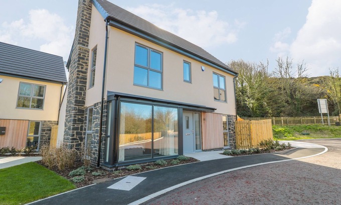 Craster Cottage | HIGH TIDE HOUSE, pet friendly, with a garden in Craster