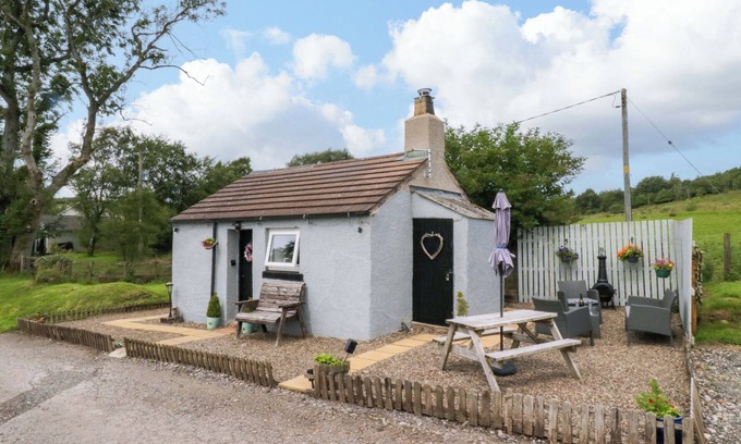 Whitehaven Cottage | HIGH WREAH BOLT HOLE, pet friendly, with a garden in Cleator Moor