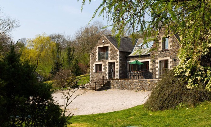Crosthwaite House | HIGHBECK, pet friendly, with a garden in Underbarrow