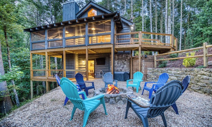 Blue Ridge Cabin | Higher Hopes - pets, hot tub, games, fire pit