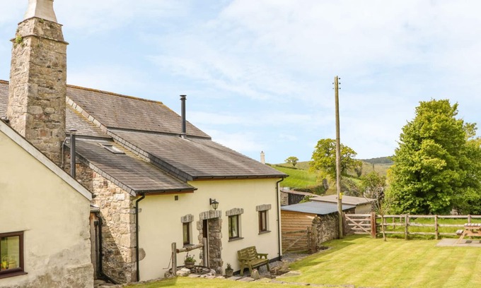 Liverton Cottage | HIGHER WHIDDON FARM WHIDDON WELL, pet friendly in Ashburton