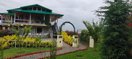 Tehri Range Bed & Breakfast | HighField Villa