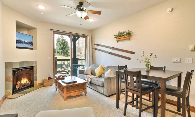 The Highlands Condo | Highland Greens Retreat: Great Location, Near Shuttle Stops