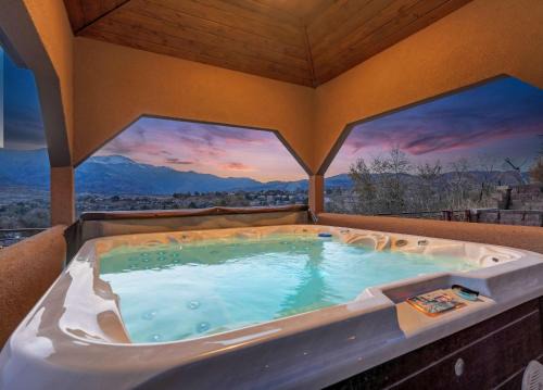 Colorado Springs House | Highland Heights - Hot Tub BBQ Mountain View